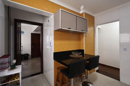 Apartamento à venda com 135m², 4 quartos e 2 vagas Apartamento à venda com 135m², 4 quartos e 2 vagasCozinha