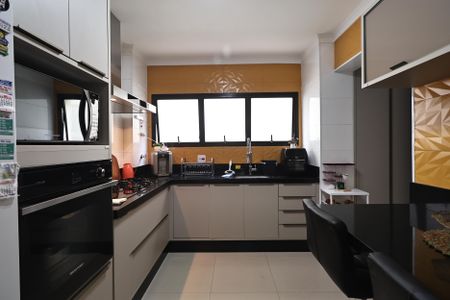 Apartamento à venda com 135m², 4 quartos e 2 vagas Apartamento à venda com 135m², 4 quartos e 2 vagasCozinha