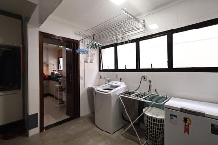 Apartamento à venda com 135m², 4 quartos e 2 vagas Apartamento à venda com 135m², 4 quartos e 2 vagasLavanderia