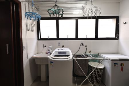 Apartamento à venda com 135m², 4 quartos e 2 vagas Apartamento à venda com 135m², 4 quartos e 2 vagasLavanderia