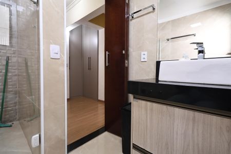 Apartamento à venda com 135m², 4 quartos e 2 vagas Apartamento à venda com 135m², 4 quartos e 2 vagasBanheiro da Suíte