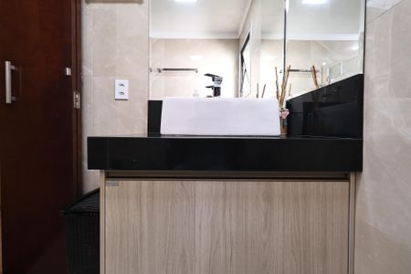 Apartamento à venda com 135m², 4 quartos e 2 vagas Apartamento à venda com 135m², 4 quartos e 2 vagasBanheiro da Suíte