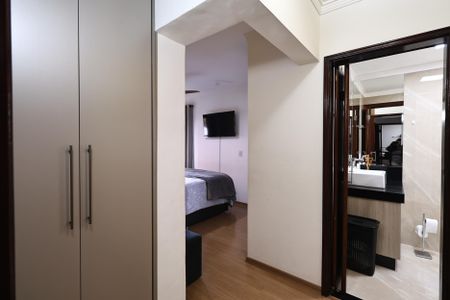 Apartamento à venda com 135m², 4 quartos e 2 vagas Apartamento à venda com 135m², 4 quartos e 2 vagasSuite