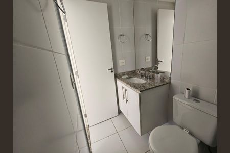 Banheiro de apartamento à venda com 1 quarto, 38m² em Santo Amaro, São Paulo