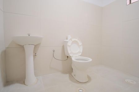 Banheiro da Suíte de casa para alugar com 2 quartos, 100m² em Vila Carrão, São Paulo