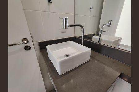 Apartamento para alugar com 65m², 2 quartos e 1 vaga Apartamento para alugar com 65m², 2 quartos e 1 vagaBanheiro Social