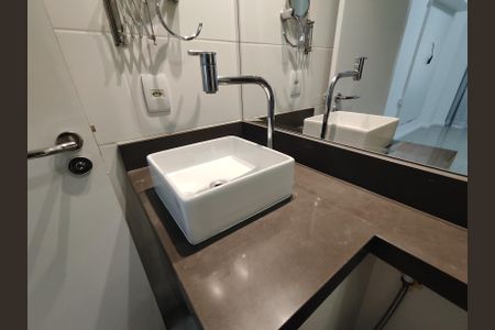 Apartamento para alugar com 65m², 2 quartos e 1 vaga Apartamento para alugar com 65m², 2 quartos e 1 vagaBanheiro da Suíte