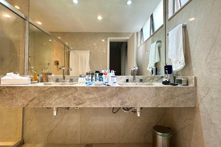 Apartamento à venda com 137m², 3 quartos e 1 vagaBanheiro da Suíte 1