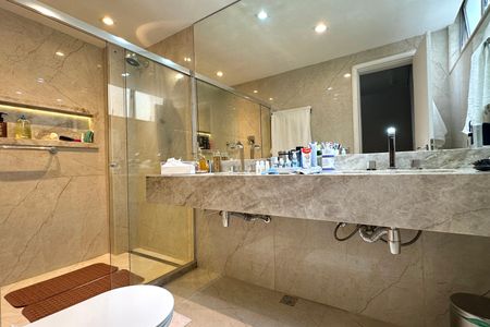 Apartamento à venda com 137m², 3 quartos e 1 vagaBanheiro da Suíte 1