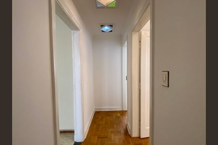 Corredor de apartamento para alugar com 3 quartos, 110m² em Higienópolis, São Paulo