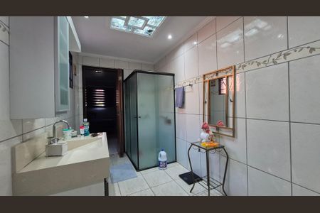 Casa à venda com 240m², 3 quartos e 2 vagasBanheiro da suíte