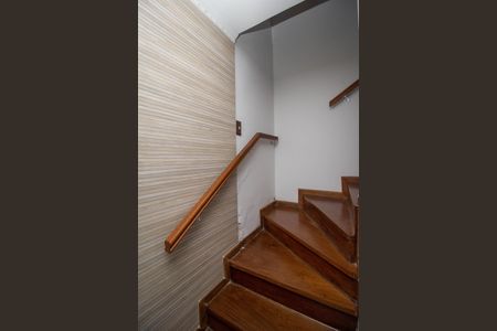 Escada de casa à venda com 3 quartos, 140m² em Vila Cavaton, São Paulo