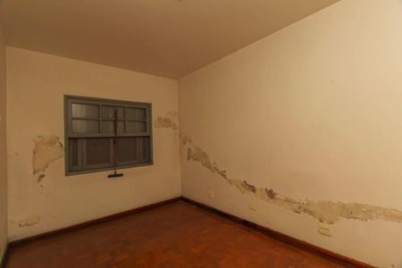 Casa à venda com 200m², 6 quartos e 4 vagas Casa à venda com 200m², 6 quartos e 4 vagasQuarto 4