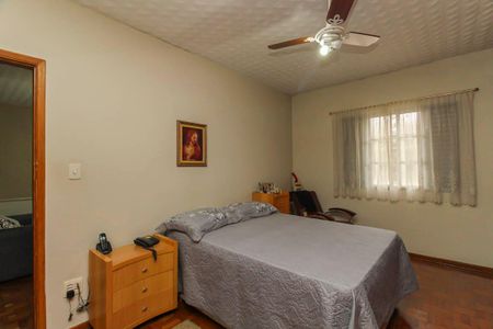 Casa à venda com 200m², 6 quartos e 4 vagas Casa à venda com 200m², 6 quartos e 4 vagasQuarto 1