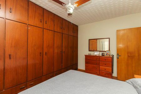 Casa à venda com 200m², 6 quartos e 4 vagas Casa à venda com 200m², 6 quartos e 4 vagasQuarto 1