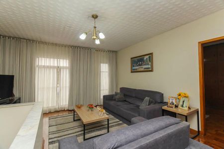 Casa à venda com 200m², 6 quartos e 4 vagas Casa à venda com 200m², 6 quartos e 4 vagasSala 1