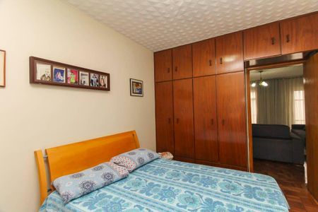 Casa à venda com 200m², 6 quartos e 4 vagas Casa à venda com 200m², 6 quartos e 4 vagasQuarto 2