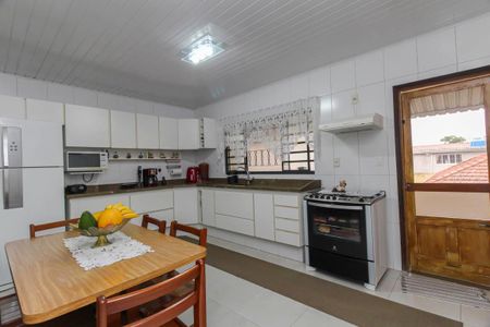 Casa à venda com 200m², 6 quartos e 4 vagas Casa à venda com 200m², 6 quartos e 4 vagasCozinha