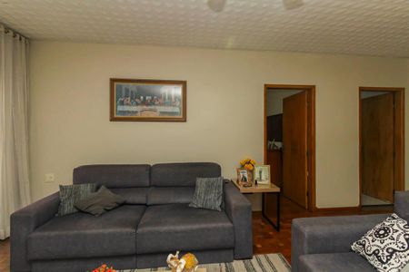 Casa à venda com 200m², 6 quartos e 4 vagas Casa à venda com 200m², 6 quartos e 4 vagasSala 1