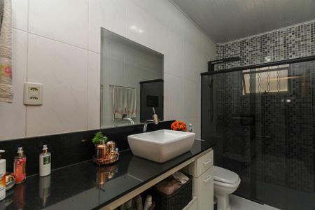 Casa à venda com 200m², 6 quartos e 4 vagas Casa à venda com 200m², 6 quartos e 4 vagasBanheiro 1