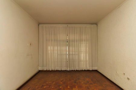 Casa à venda com 200m², 6 quartos e 4 vagas Casa à venda com 200m², 6 quartos e 4 vagasSala 2