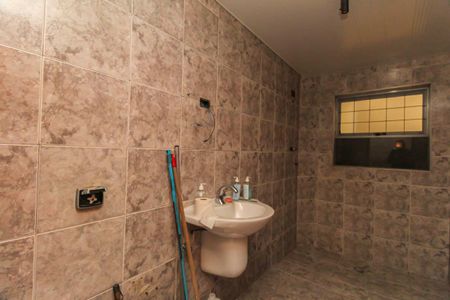 Casa à venda com 200m², 6 quartos e 4 vagas Casa à venda com 200m², 6 quartos e 4 vagasBanheiro 2