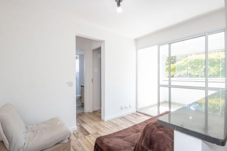 Sala de apartamento para alugar com 2 quartos, 44m² em Quitaúna, Osasco