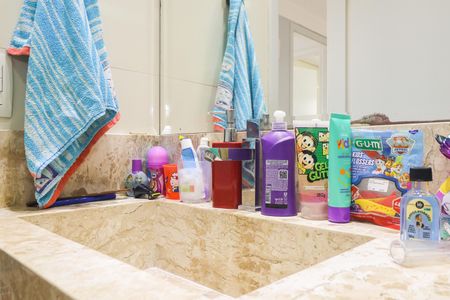 Apartamento à venda com 70m², 2 quartos e 1 vaga Apartamento à venda com 70m², 2 quartos e 1 vagaBanheiro