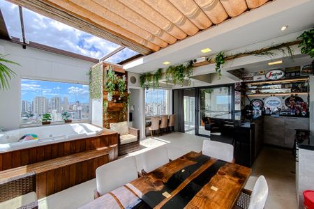 Apartamento à venda com 150m², 3 quartos e 3 vagas Apartamento à venda com 150m², 3 quartos e 3 vagasVaranda