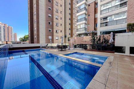 Apartamento à venda com 150m², 3 quartos e 3 vagas Apartamento à venda com 150m², 3 quartos e 3 vagasÁrea comum - Piscina