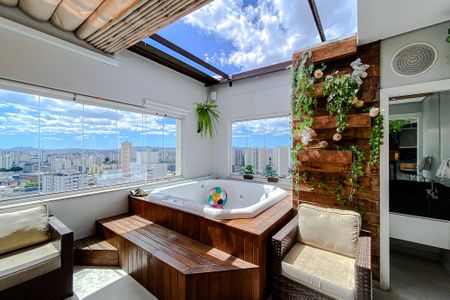 Apartamento à venda com 150m², 3 quartos e 3 vagas Apartamento à venda com 150m², 3 quartos e 3 vagasVaranda