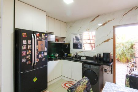 Casa à venda com 85m², 2 quartos e 1 vaga