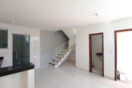 Sala e Cozinha de casa para alugar com 2 quartos, 72m² em Nacional, Contagem