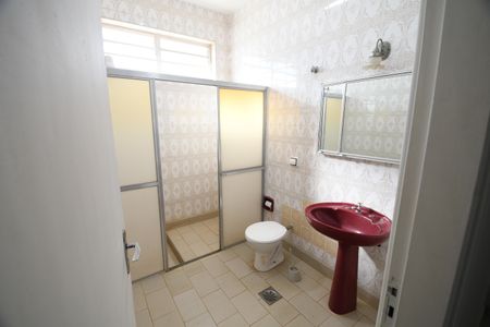 Casa à venda com 329m², 3 quartos e 6 vagasBanheiro Social