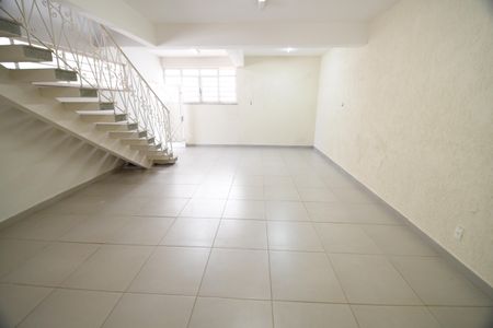 Casa à venda com 329m², 3 quartos e 6 vagasSala 1