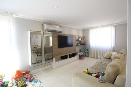 Casa de condomínio à venda com 260m², 4 quartos e 2 vagasSala