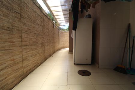 Casa de condomínio à venda com 260m², 4 quartos e 2 vagasÁrea de serviço