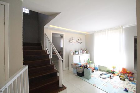 Casa de condomínio à venda com 260m², 4 quartos e 2 vagasSala