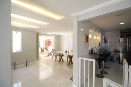 Casa de condomínio à venda com 260m², 4 quartos e 2 vagasSala