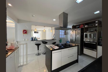 Casa de condomínio à venda com 260m², 4 quartos e 2 vagas Casa de condomínio à venda com 260m², 4 quartos e 2 vagasCozinha