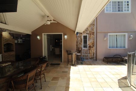 Casa de condomínio à venda com 260m², 4 quartos e 2 vagasFrente da casa