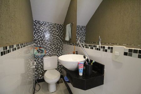 Casa de condomínio à venda com 260m², 4 quartos e 2 vagasLavabo