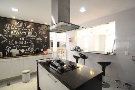 Casa de condomínio à venda com 260m², 4 quartos e 2 vagasCozinha