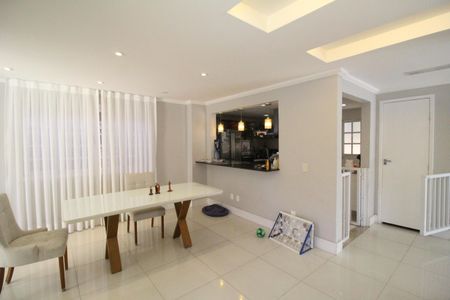 Casa de condomínio à venda com 260m², 4 quartos e 2 vagasSala