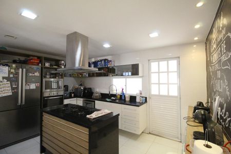 Casa de condomínio à venda com 260m², 4 quartos e 2 vagasCozinha