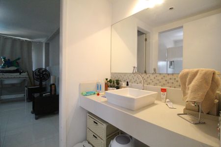 Casa de condomínio à venda com 260m², 4 quartos e 2 vagasBanheiro canadense 