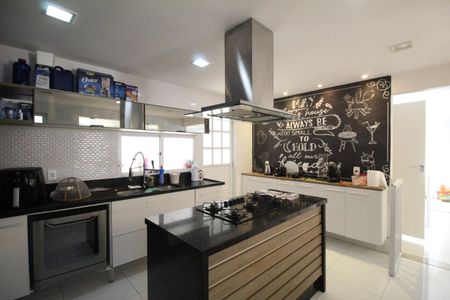 Casa de condomínio à venda com 260m², 4 quartos e 2 vagasCozinha