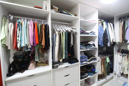 Casa de condomínio à venda com 260m², 4 quartos e 2 vagasSuíte 3 - Closet