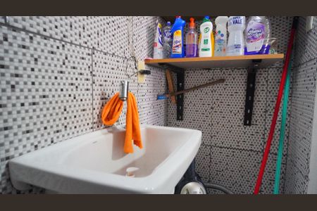 Casa à venda com 190m², 4 quartos e 2 vagas Casa à venda com 190m², 4 quartos e 2 vagasBanheiro 2/Lavanderia