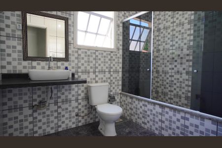 Casa à venda com 190m², 4 quartos e 2 vagas Casa à venda com 190m², 4 quartos e 2 vagasBanheiro Corredor